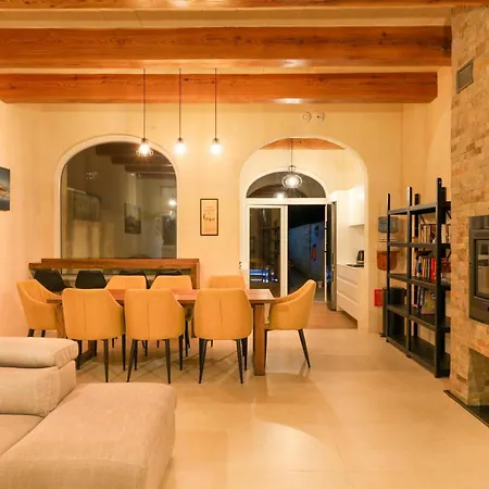 Solaris Gozitan Villa With Pool - Happy Rentals *