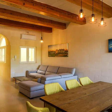 Solaris Gozitan Villa With Pool - Happy Rentals *