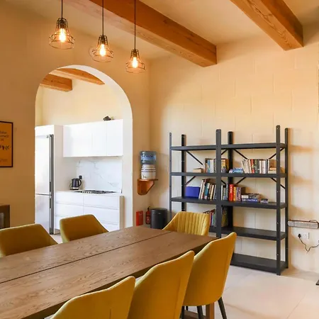 Solaris Gozitan Villa With Pool - Happy Rentals