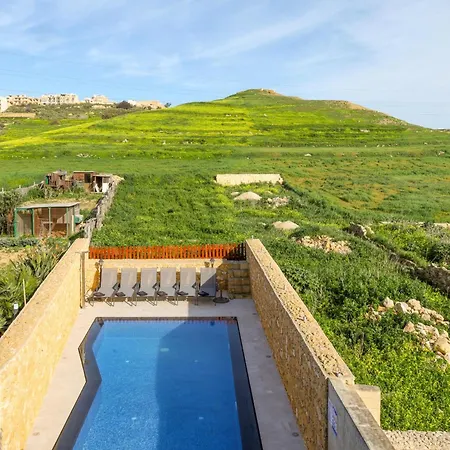 Solaris Gozitan Villa With Pool - Happy Rentals *