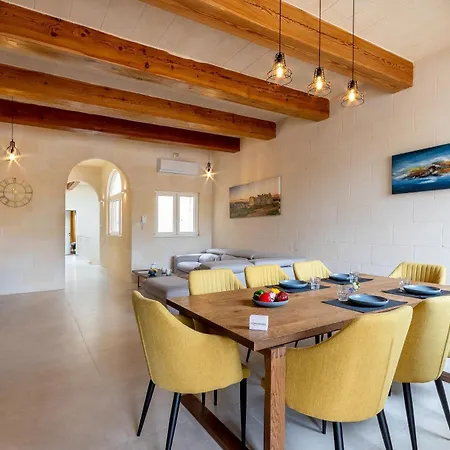 Solaris Gozitan Villa With Pool - Happy Rentals