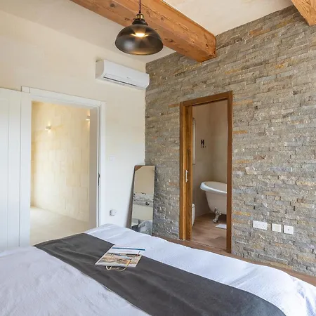 Solaris Gozitan Villa With Pool - Happy Rentals